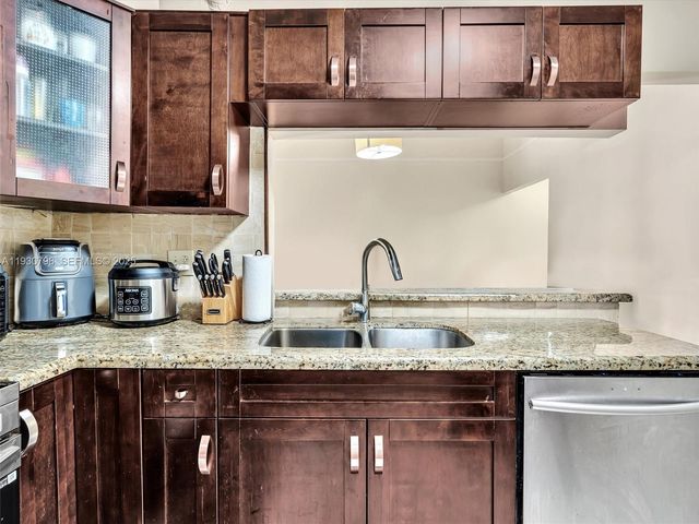 10241 NW 9th St Cir 204-5, Miami, FL 33172