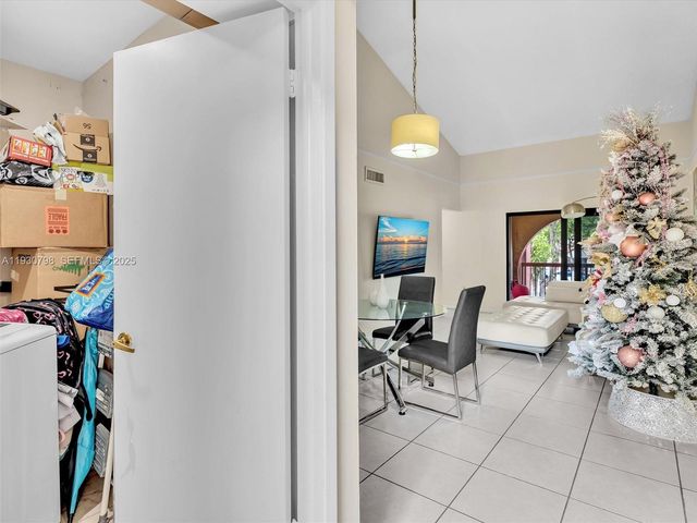 10241 NW 9th St Cir 204-5, Miami, FL 33172