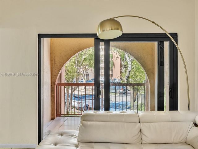 10241 NW 9th St Cir 204-5, Miami, FL 33172