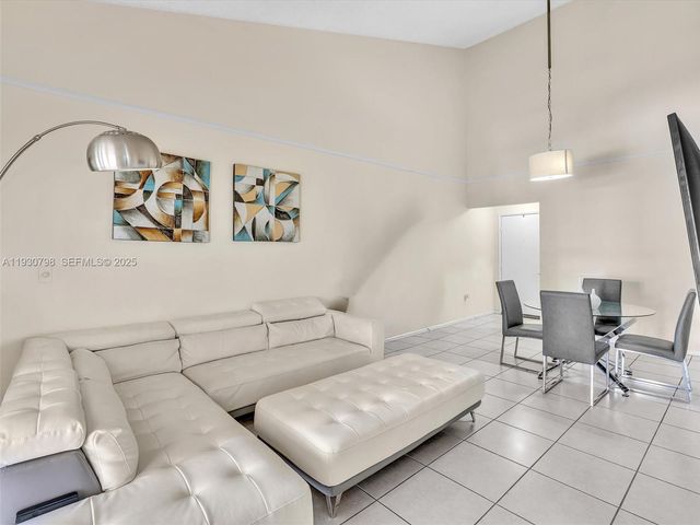 10241 NW 9th St Cir 204-5, Miami, FL 33172