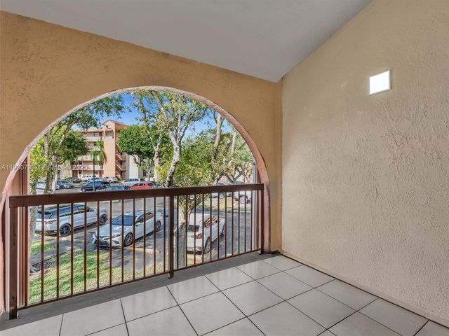 10241 NW 9th St Cir 204-5, Miami, FL 33172