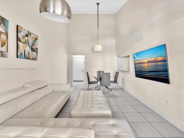 10241 NW 9th St Cir 204-5, Miami, FL 33172