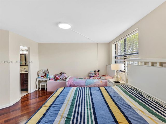 10241 NW 9th St Cir 204-5, Miami, FL 33172