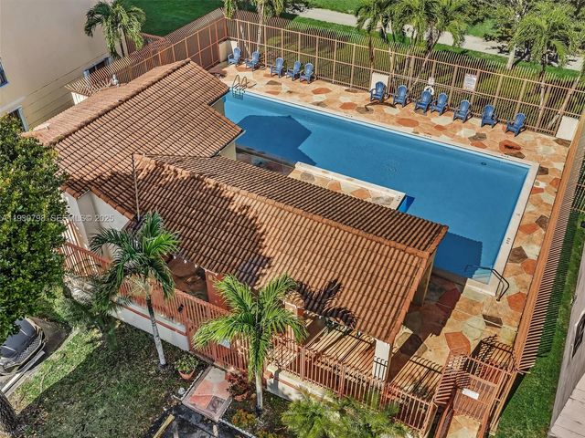 10241 NW 9th St Cir 204-5, Miami, FL 33172