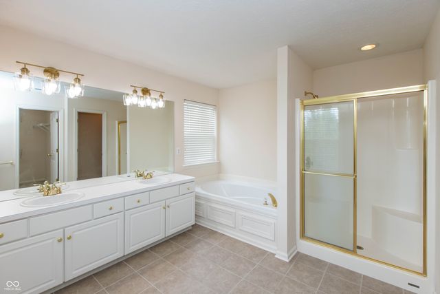 13883 Golden Saddle Court, Carmel, IN 46032