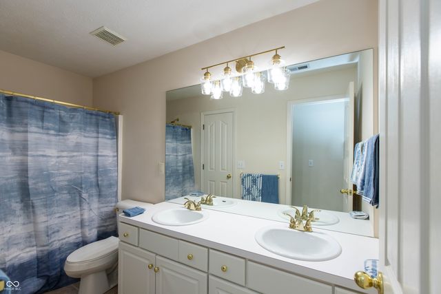 13883 Golden Saddle Court, Carmel, IN 46032