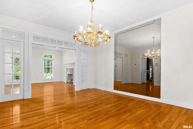 12 CRYSTAL Court, Morton, IL 61550