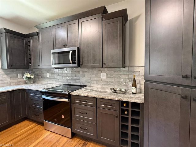 2528 Treetop Lane, Winston-salem, NC 27101