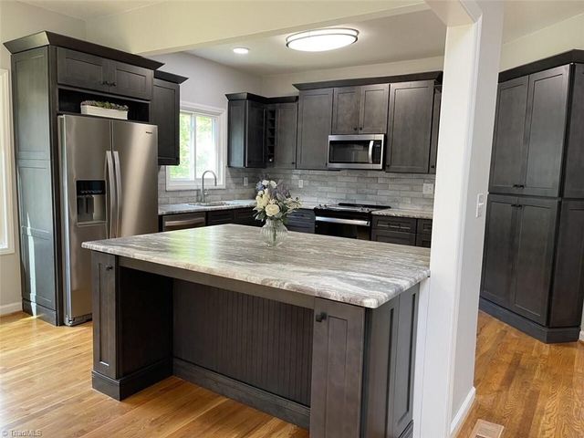 2528 Treetop Lane, Winston-salem, NC 27101