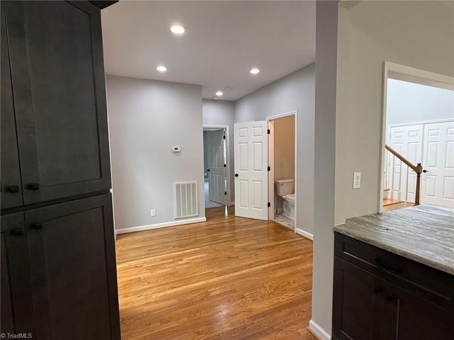 2528 Treetop Lane, Winston-salem, NC 27101