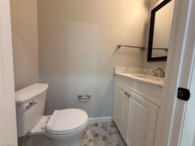 2528 Treetop Lane, Winston-salem, NC 27101