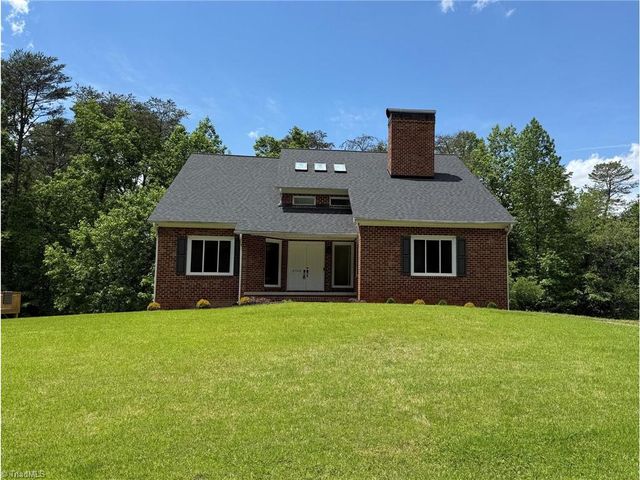 2528 Treetop Lane, Winston-salem, NC 27101