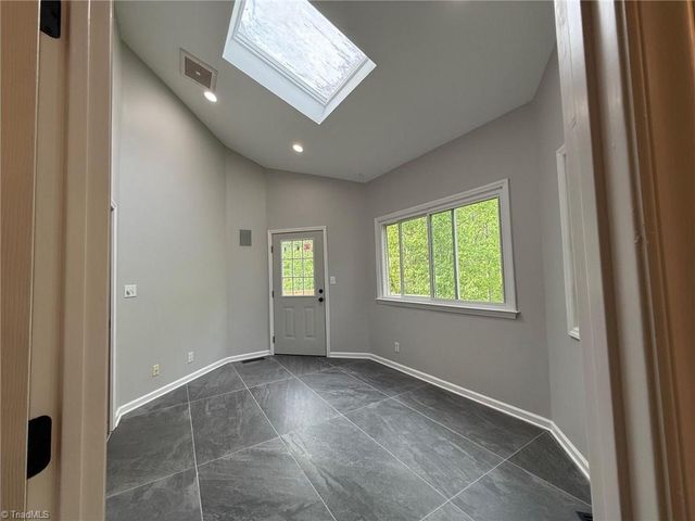 2528 Treetop Lane, Winston-salem, NC 27101