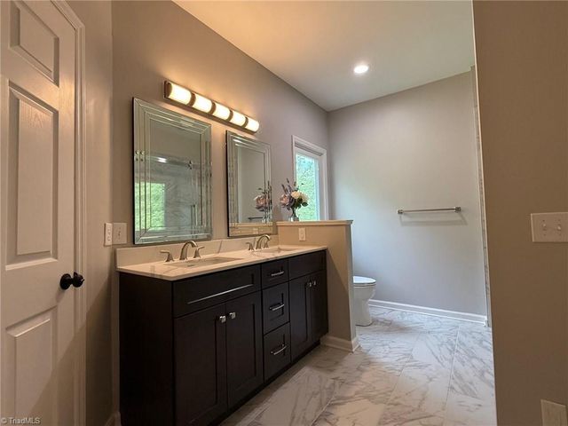 2528 Treetop Lane, Winston-salem, NC 27101