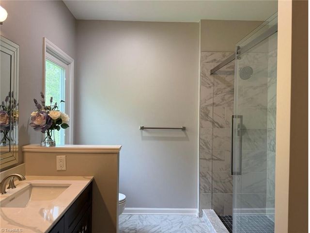 2528 Treetop Lane, Winston-salem, NC 27101