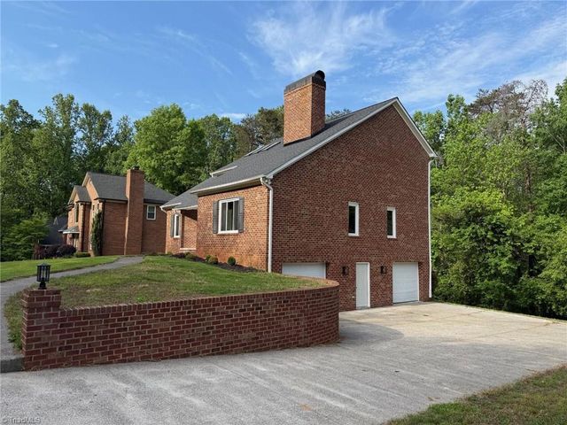 2528 Treetop Lane, Winston-salem, NC 27101