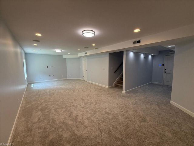 2528 Treetop Lane, Winston-salem, NC 27101