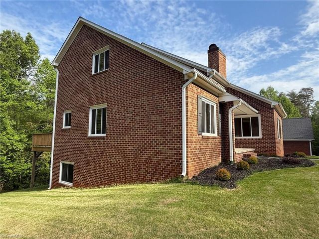 2528 Treetop Lane, Winston-salem, NC 27101