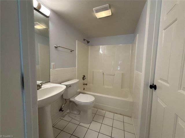 2528 Treetop Lane, Winston-salem, NC 27101