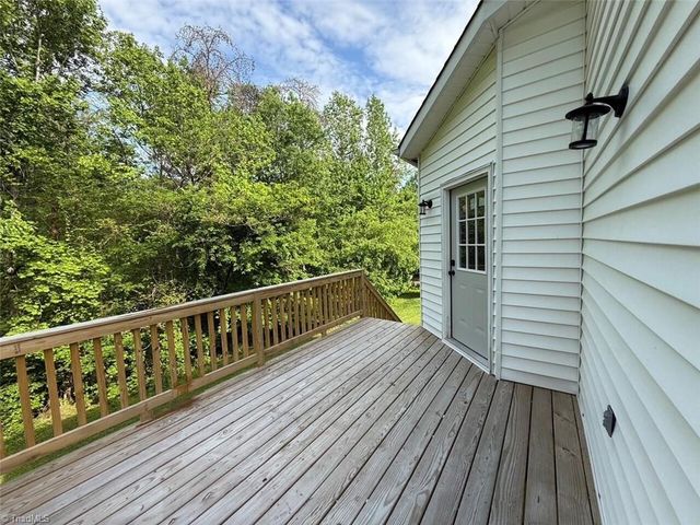 2528 Treetop Lane, Winston-salem, NC 27101