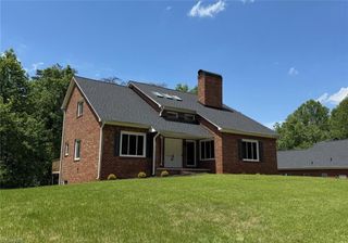 2528 Treetop Lane, Winston-salem, NC 27101