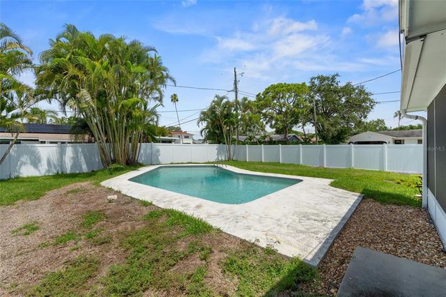 5830 VENETIAN BOULEVARD NE, St Petersburg, FL 33703