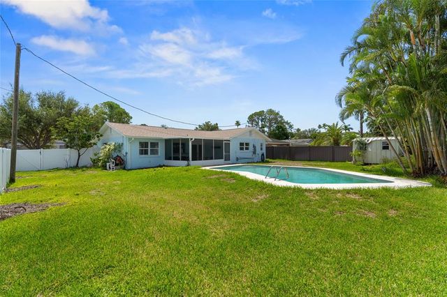 5830 VENETIAN BOULEVARD NE, St Petersburg, FL 33703
