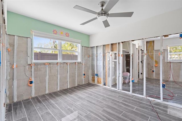 5830 VENETIAN BOULEVARD NE, St Petersburg, FL 33703