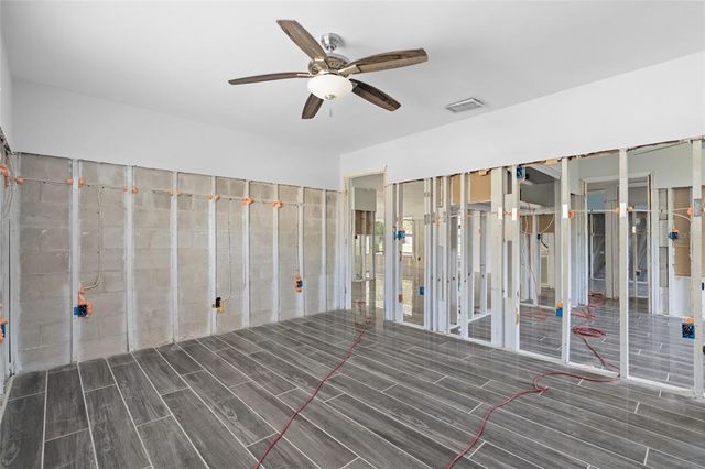 5830 VENETIAN BOULEVARD NE, St Petersburg, FL 33703
