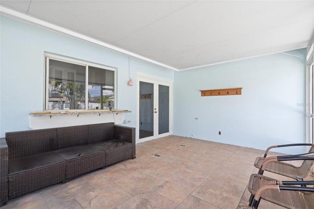 5830 VENETIAN BOULEVARD NE, St Petersburg, FL 33703