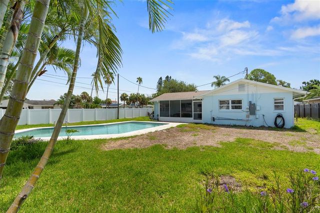 5830 VENETIAN BOULEVARD NE, St Petersburg, FL 33703