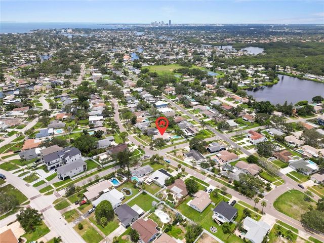 5830 VENETIAN BOULEVARD NE, St Petersburg, FL 33703