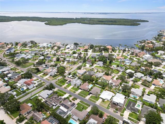 5830 VENETIAN BOULEVARD NE, St Petersburg, FL 33703