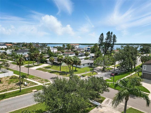 5830 VENETIAN BOULEVARD NE, St Petersburg, FL 33703