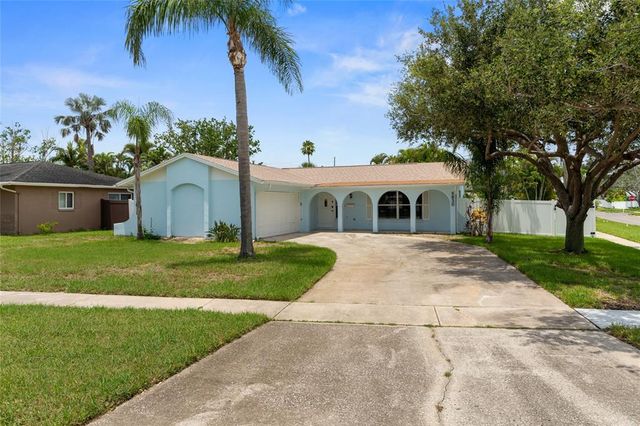 5830 VENETIAN BOULEVARD NE, St Petersburg, FL 33703
