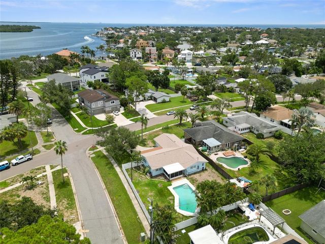 5830 VENETIAN BOULEVARD NE, St Petersburg, FL 33703