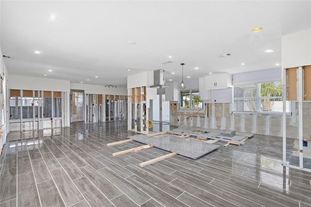 5830 VENETIAN BOULEVARD NE, St Petersburg, FL 33703