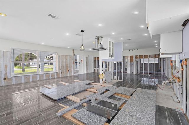 5830 VENETIAN BOULEVARD NE, St Petersburg, FL 33703