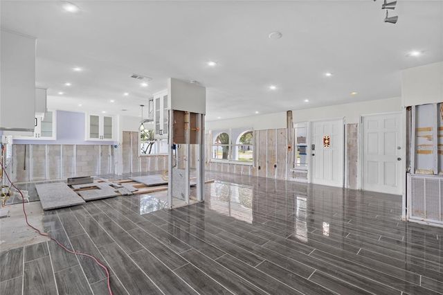 5830 VENETIAN BOULEVARD NE, St Petersburg, FL 33703