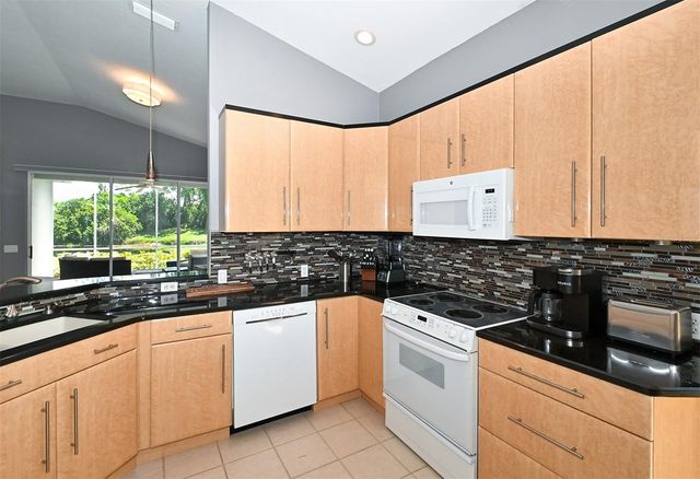 7131 KENSINGTON COURT, University Park, FL 34201