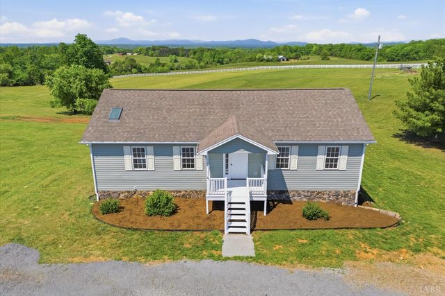 1147 Hickory Cove Lane, Moneta, VA 24121