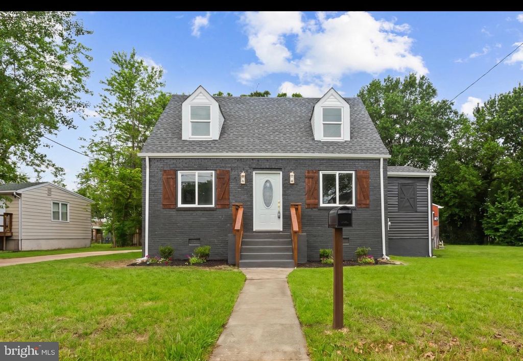 Image 1 of property listing at 2811 LAKEHURST AVE, District Heights, MD 20747
