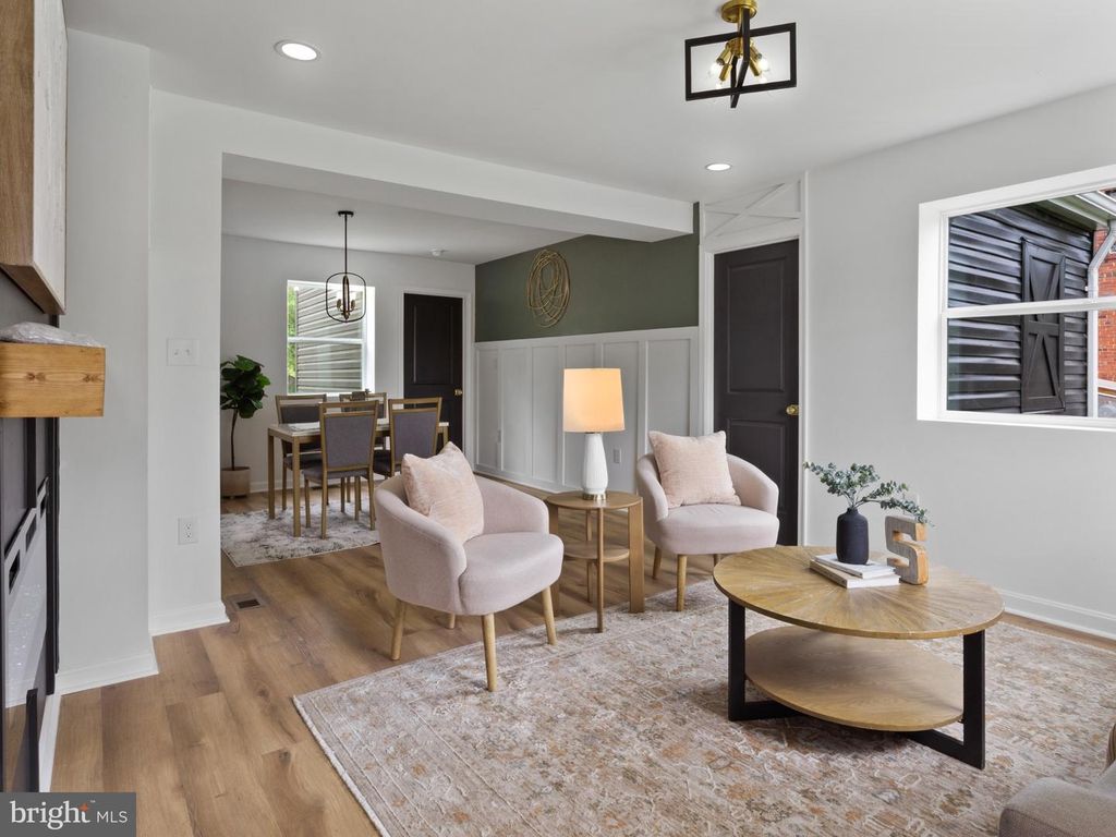Image 2 of property listing at 2811 LAKEHURST AVE, District Heights, MD 20747