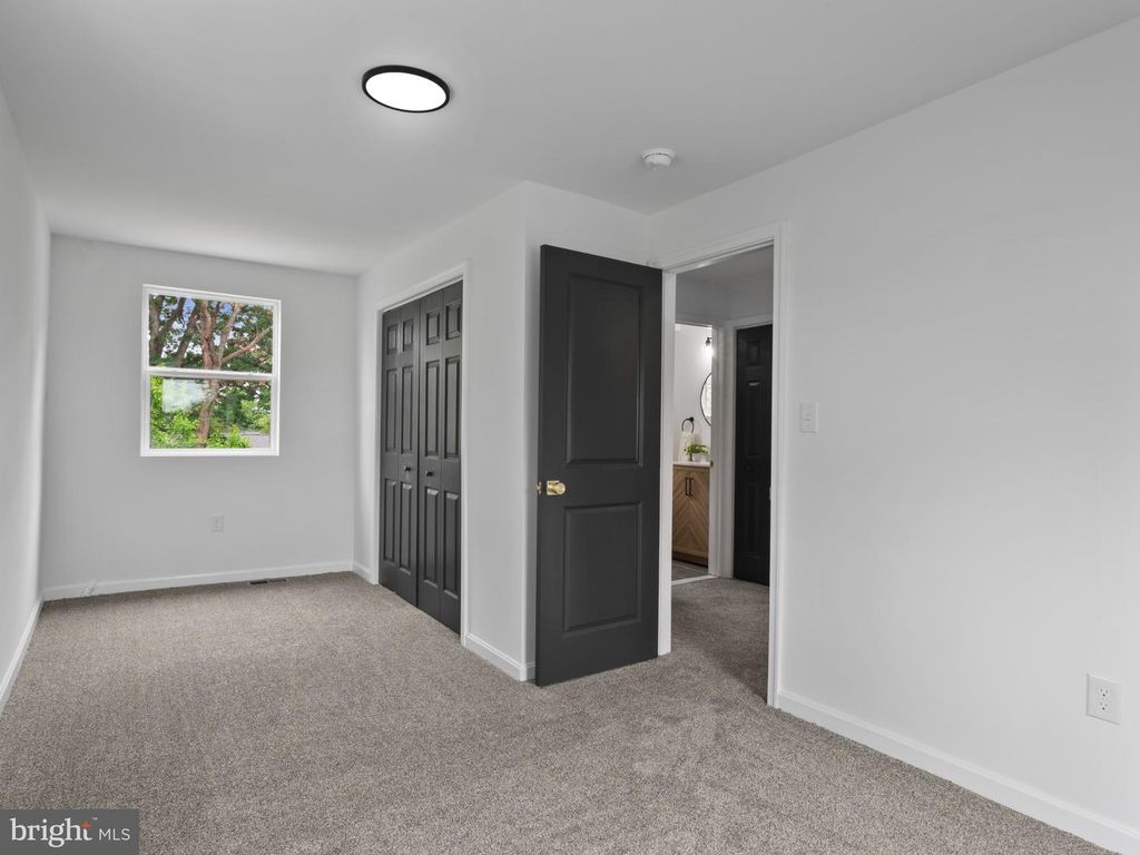 Image 13 of property listing at 2811 LAKEHURST AVE, District Heights, MD 20747