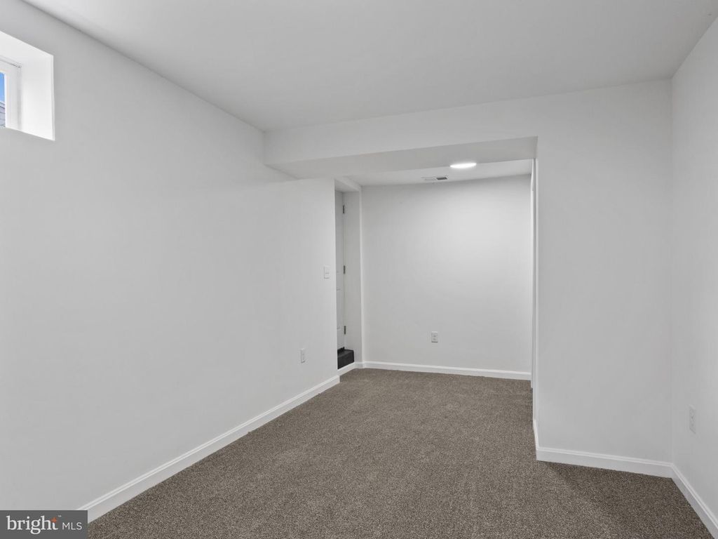 Image 14 of property listing at 2811 LAKEHURST AVE, District Heights, MD 20747