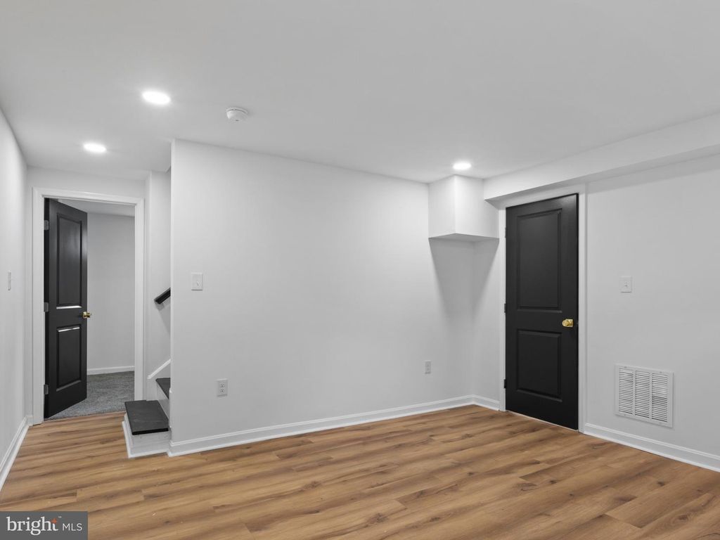 Image 15 of property listing at 2811 LAKEHURST AVE, District Heights, MD 20747