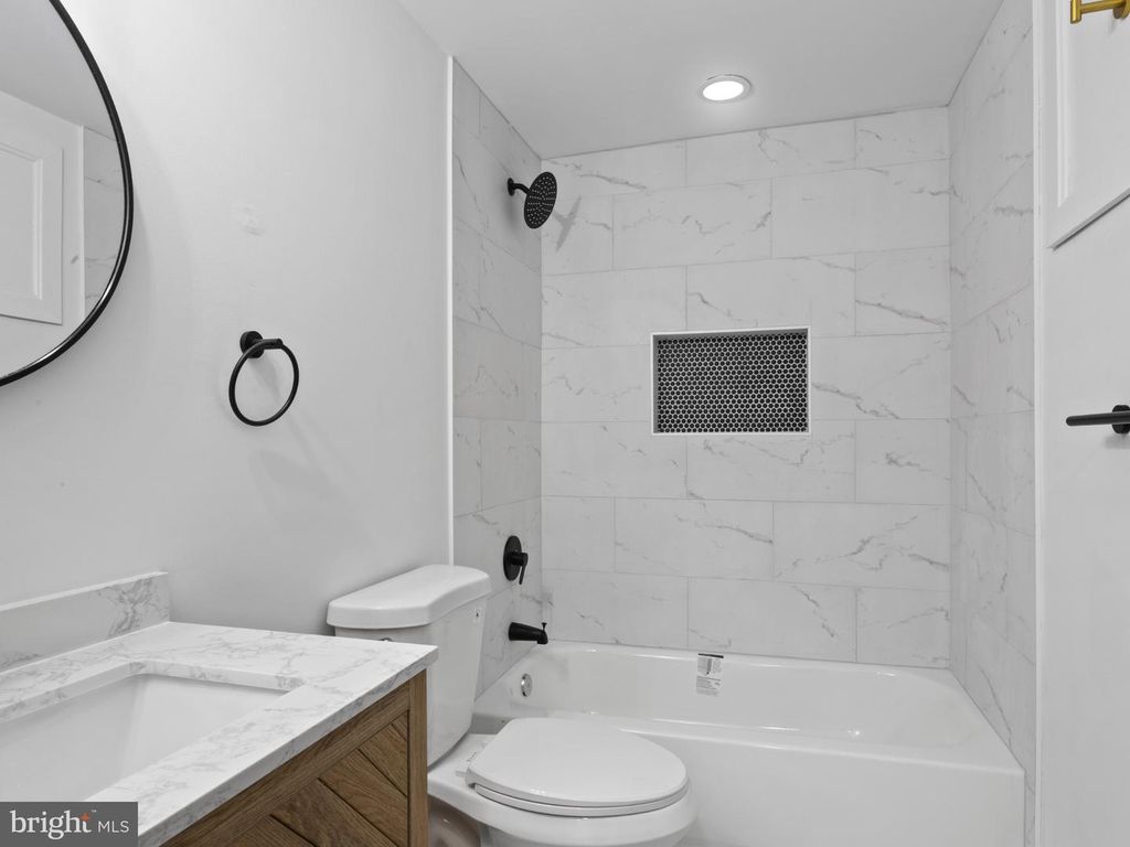 Image 16 of property listing at 2811 LAKEHURST AVE, District Heights, MD 20747