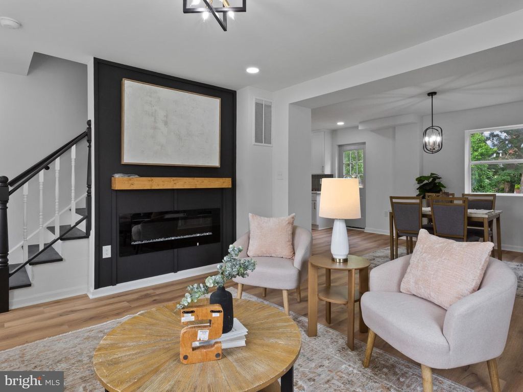 Image 3 of property listing at 2811 LAKEHURST AVE, District Heights, MD 20747