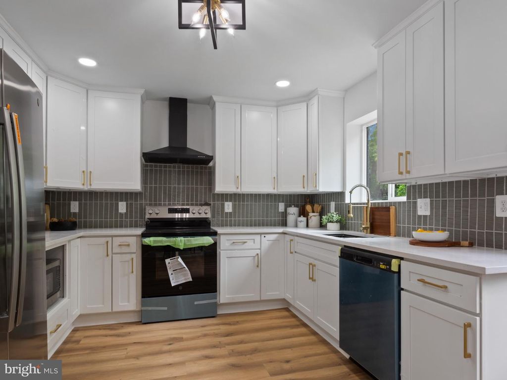Image 6 of property listing at 2811 LAKEHURST AVE, District Heights, MD 20747