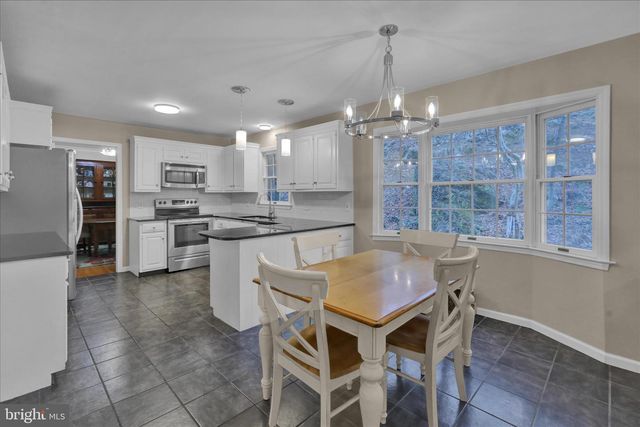 2052 LINCOLN CT, Wyomissing, PA 19610